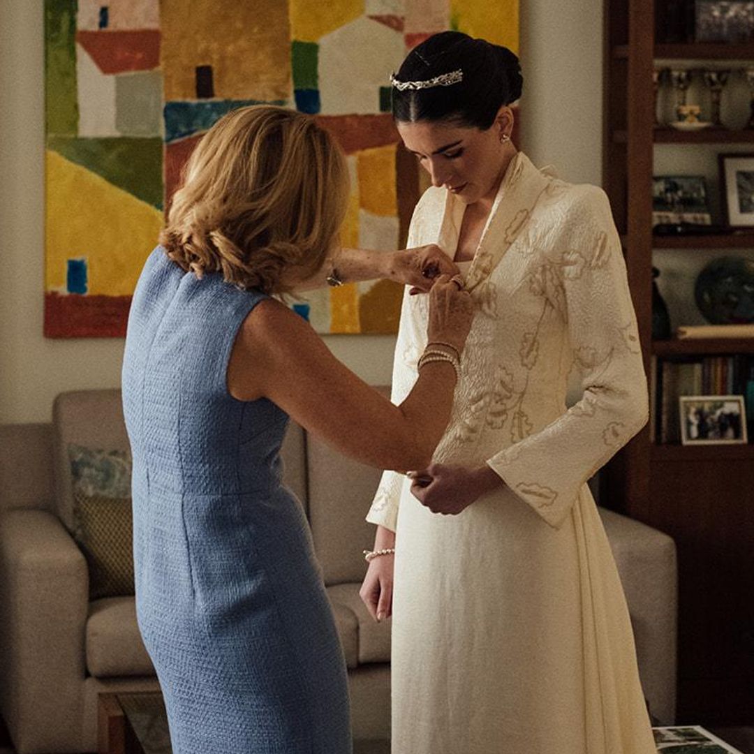 La madre de la novia que escogió un traje de inspiración Chanel: "Transformé una pulsera de tres vueltas de perlas en un choker"