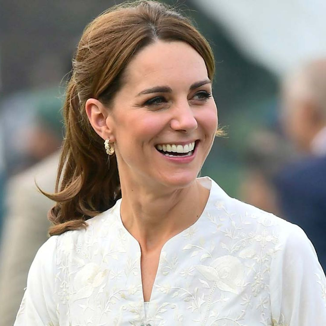 El aplaudido gesto de Kate Middleton al volver a ponerse un 'shalwar kameez'