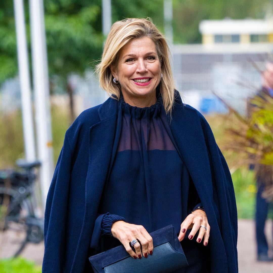 Máxima de Holanda se desmarca de otras royals y apuesta por el 'total look' marino con una blusa transparente