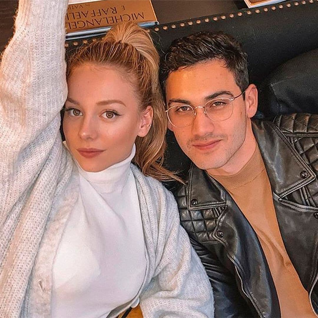 En ¡HOLA! las fotos que descubren la relación de Ester Expósito con el actor Alejandro Speitzer