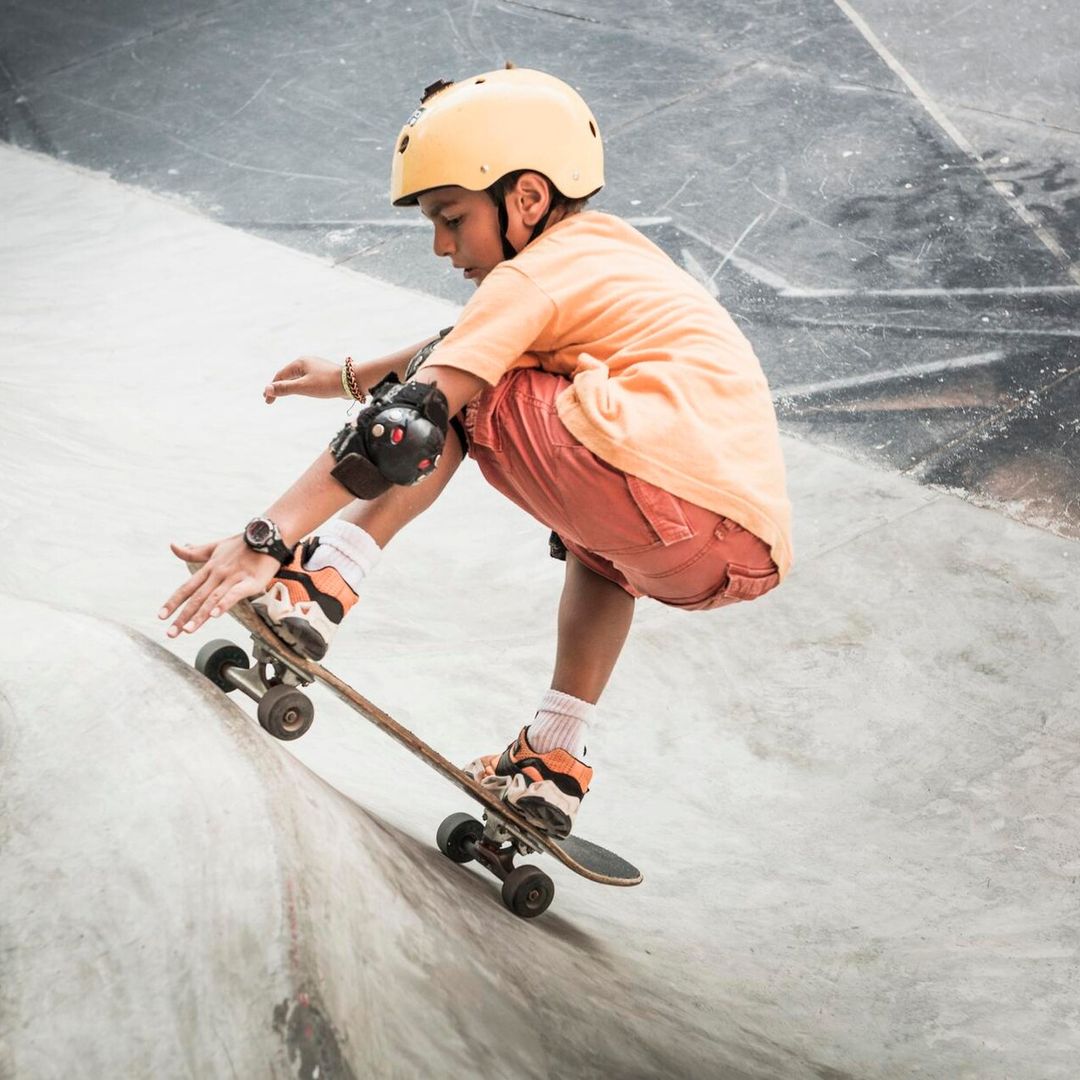 Surf, buceo, deportes urbanos… extraescolares (sin salir de la ciudad) que encantan a los niños
