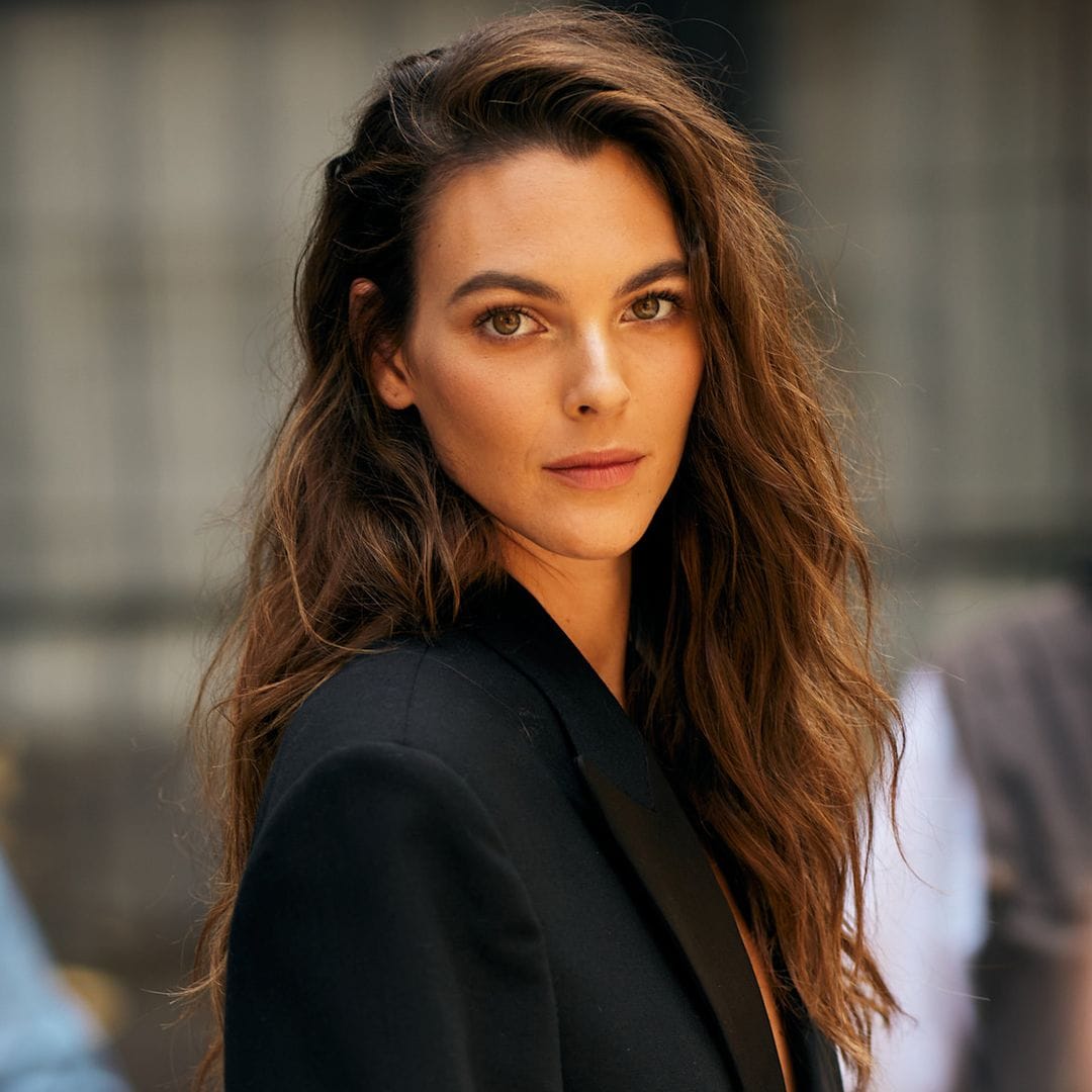 Vittoria Ceretti con pelo castaño cálido