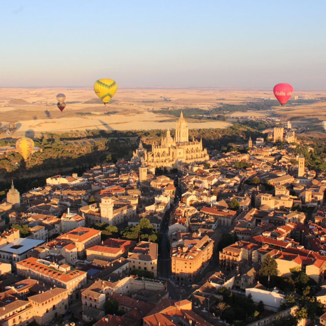 Segovia desde un globo y otros planes diferentes en la ciudad