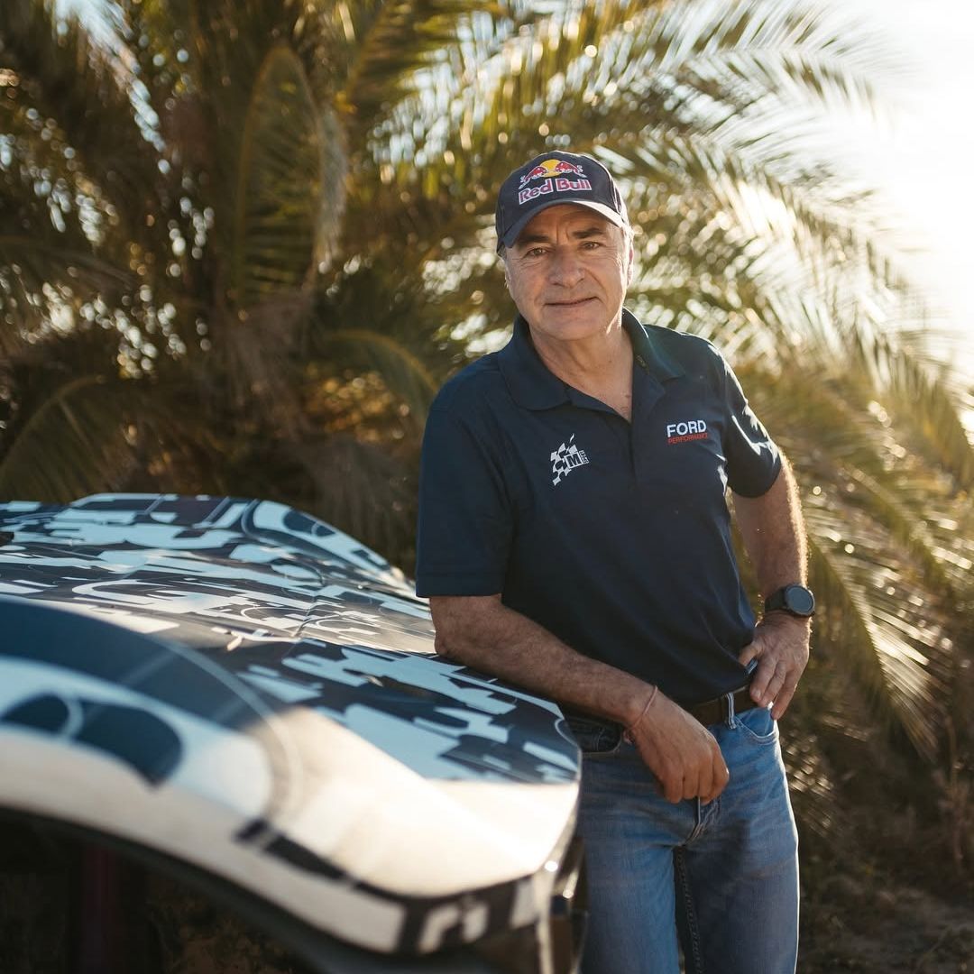 El desconocido pueblo de Ávila donde Carlos Sainz desconecta: finca, vinos y momentos familiares