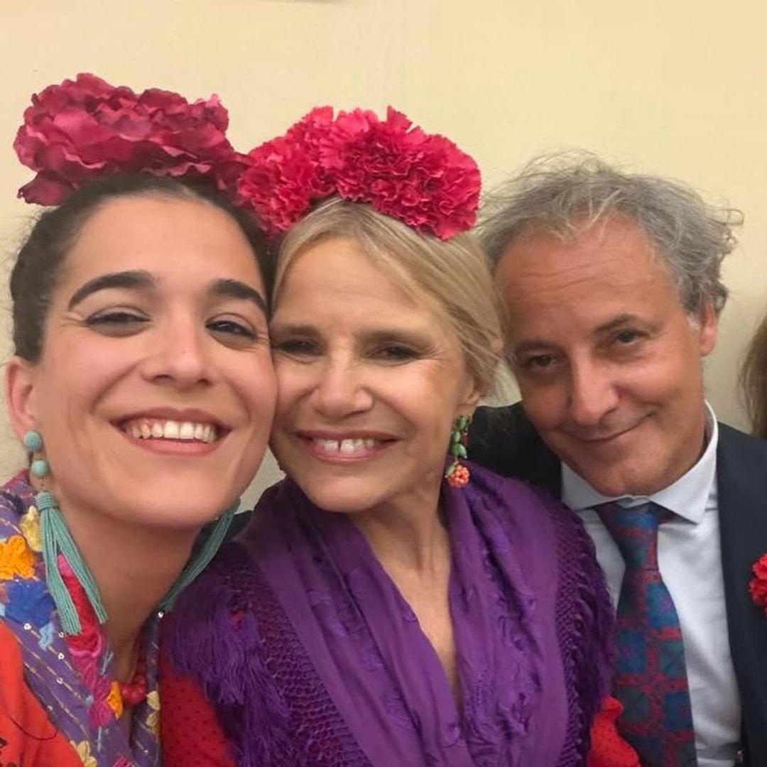 Los Alba clausuran la Feria de Abril: la emoción de Eugenia Martínez de Irujo y Narcís Rebollo, sus guiños en los trajes y los complicados días de Tana Rivera