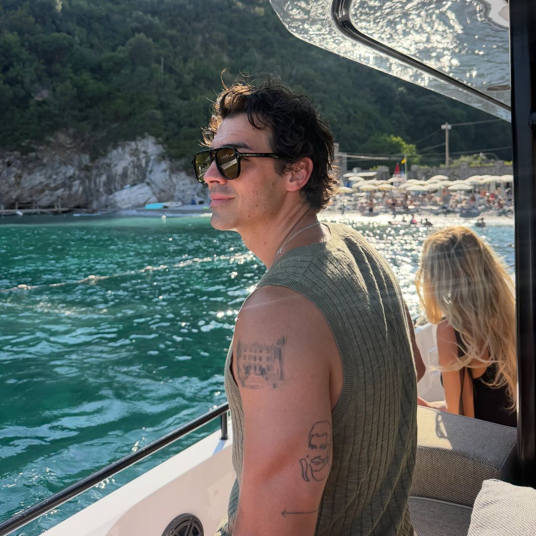 Los Jonas Brothers veranean en Alicante y solo tienen una queja que les ha dejado estupefactos: "Fue alucinante, pero no parecía que estuviésemos en España"