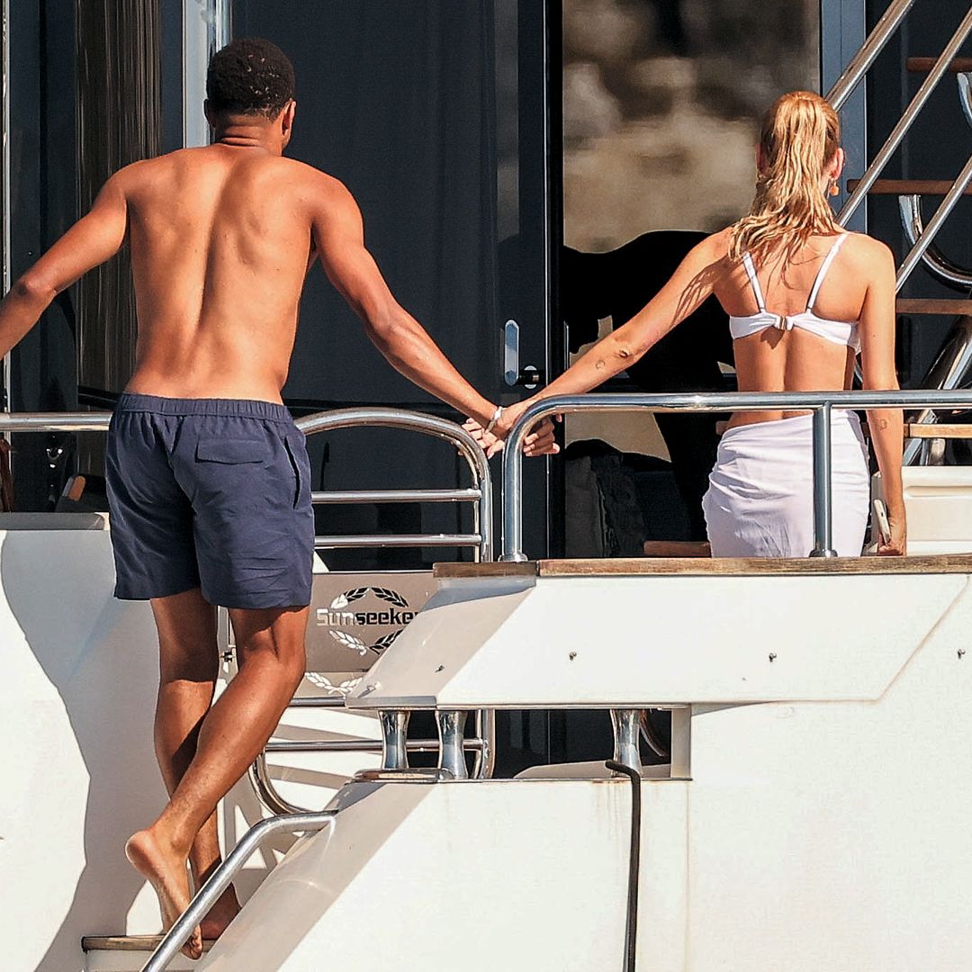Ester Expósito y Kylian Mbappé de la mano 