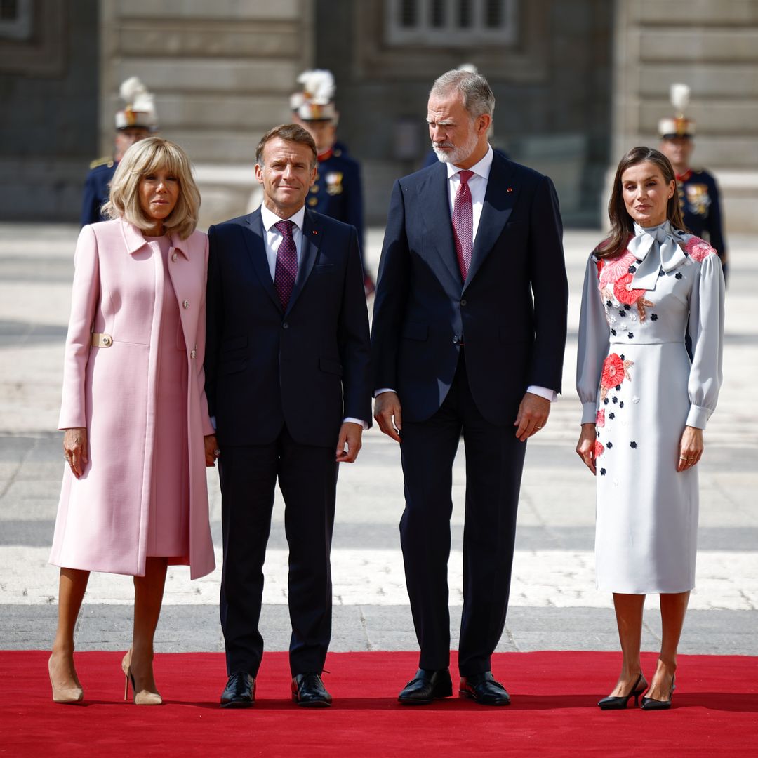 Los reyes Felipe y Letizia reciben con los máximos honores a Emmanuel y Brigitte Macron en el Palacio Real de Madrid