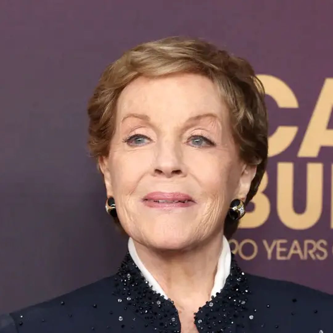 La actriz Julie Andrews, 90 años, anuncia una devastadora noticia para sus fans: "Ha sido muy, muy duro"