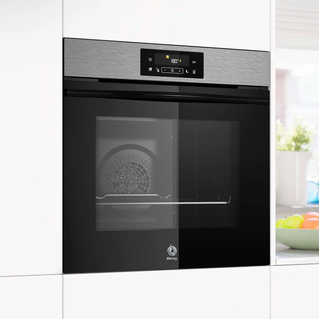Localizado en rebajas el horno con vapor de Balay que arrasa en valoraciones y es perfecto para cocinas modernas