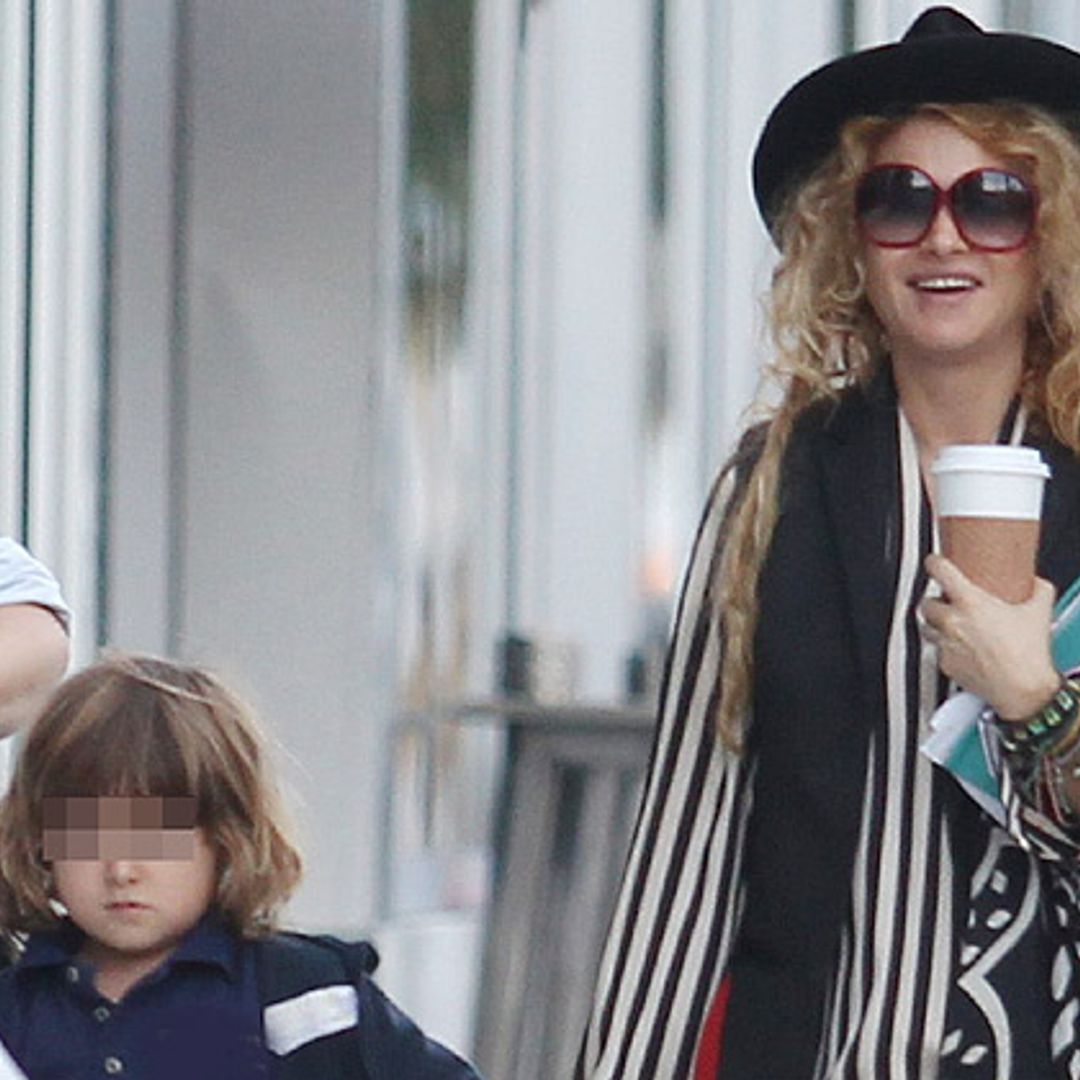 Disco, gira... ¡hasta un libro! Paulina Rubio sigue imparable a pocos meses de ser mamá