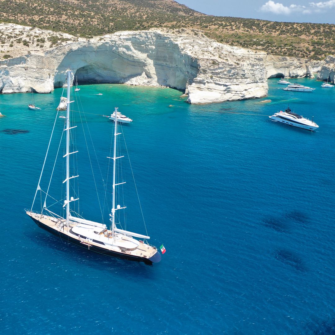 Kleftiko, isla de Milos vista desde el mar