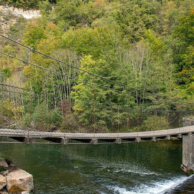 0 5611 senda del balneario y puente colgante