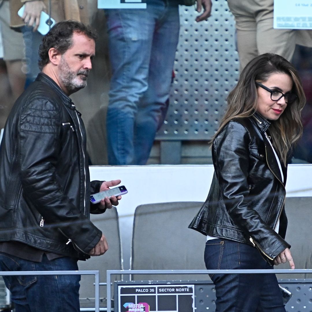 Carme Chaparro con su marido en un partido de tenis de Simona Halep y Paula Badosa el 30 de abril de 2022, en Madrid