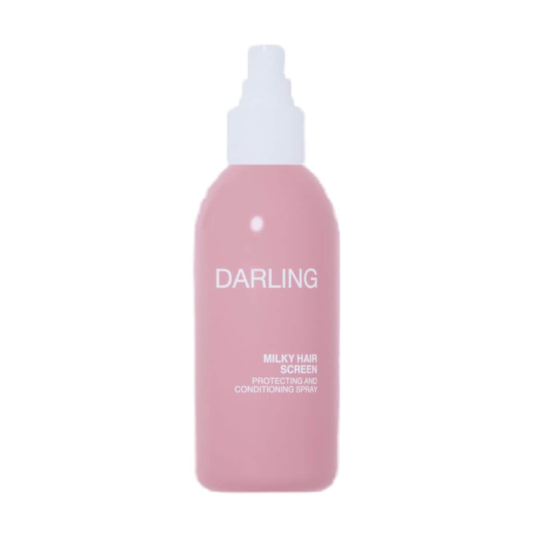 Milky Hair Screen, de Darling (31euros en mumona.com), que como explica Nuria Aluart "no solo protege del sol, también ante el calor del secador, las tenacillas y las planchas, y de los agentes externos como el cloro y la sal. Con él, el encrespamiento se reduce y se potencia el brillo, por lo que también actúa como acondicionador leave-in".