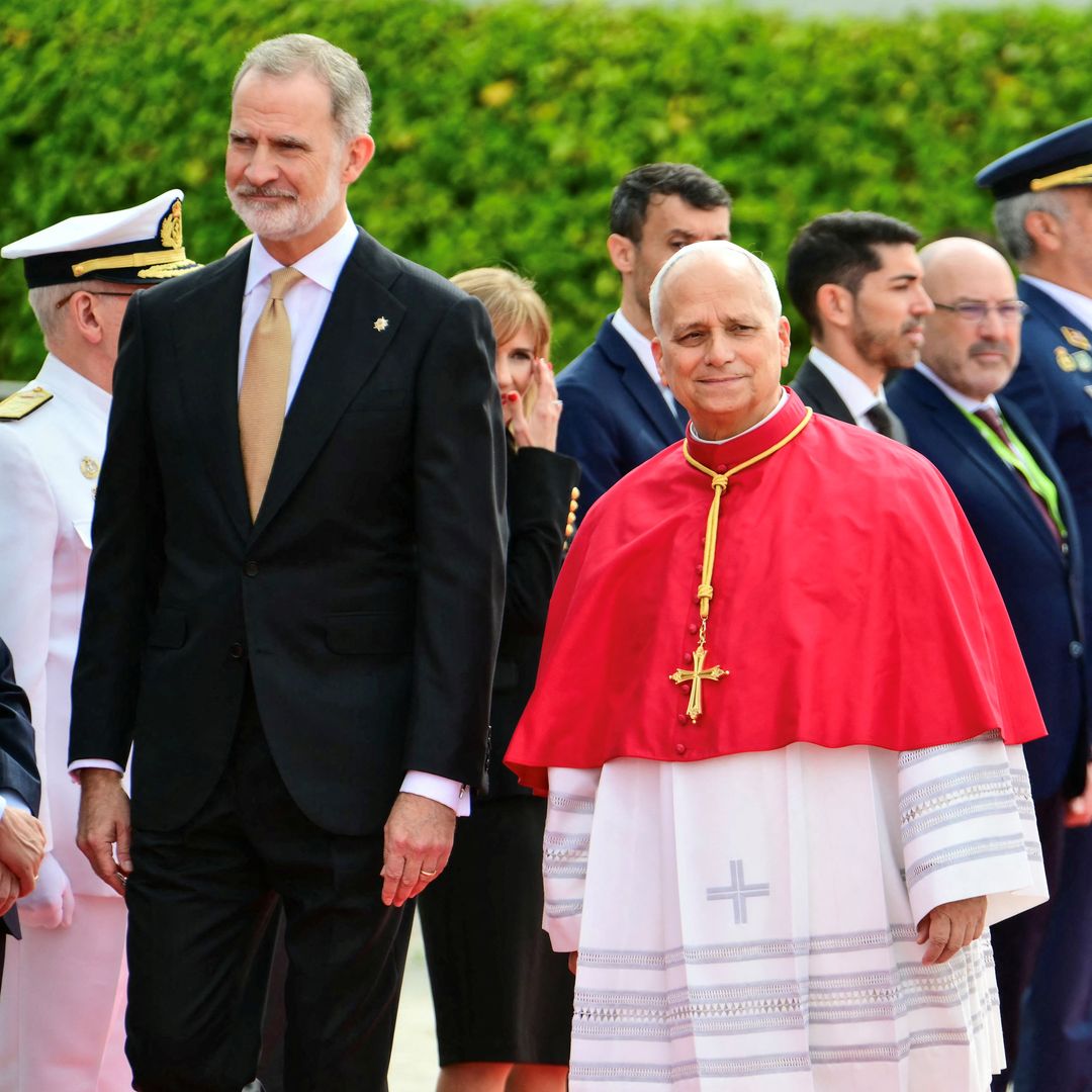 El Papa ya está en Madrid y los reyes Felipe y Letizia le reciben en el aeropuerto