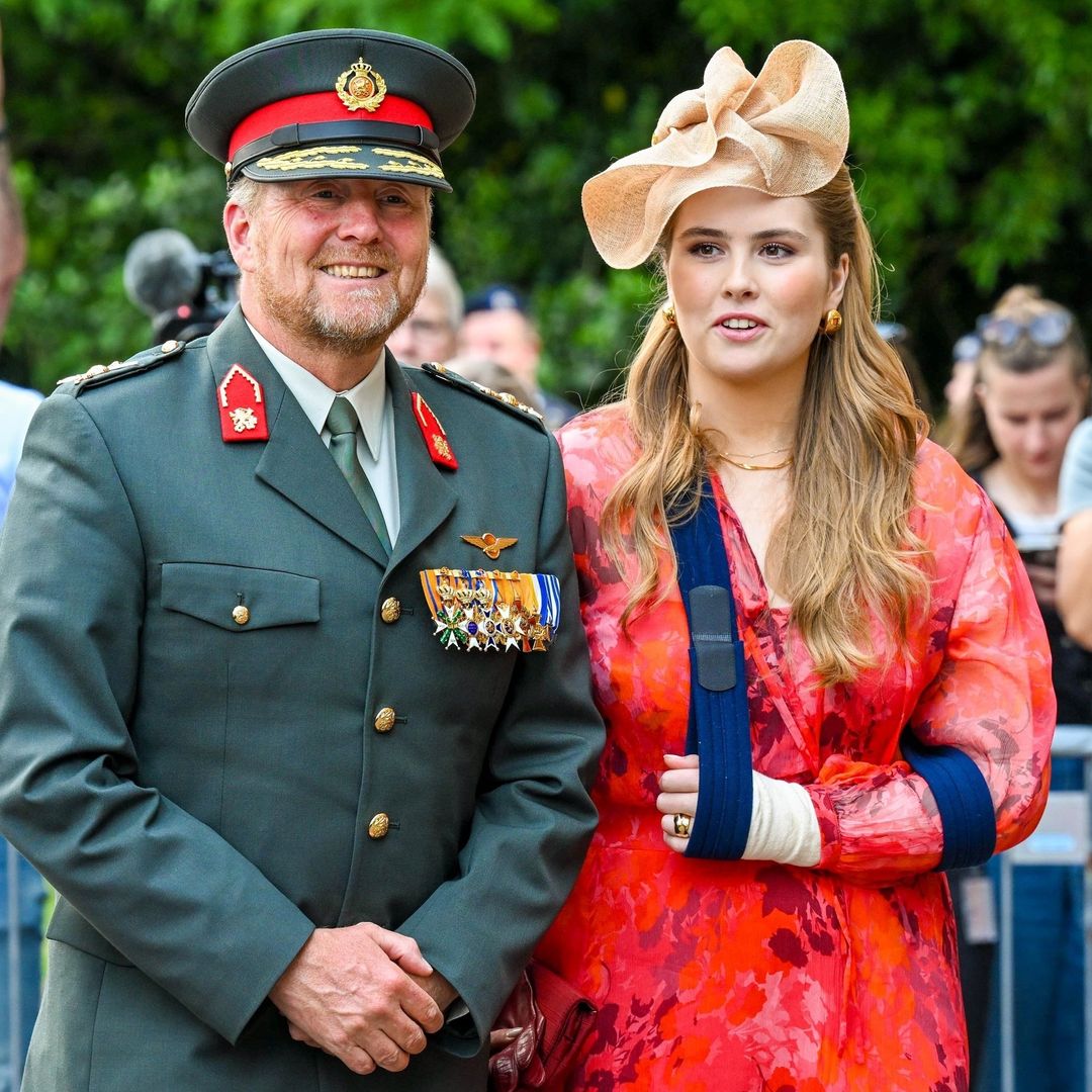 La primera imagen de Amalia de Holanda, con el brazo en cabestrillo, tras su accidente a caballo