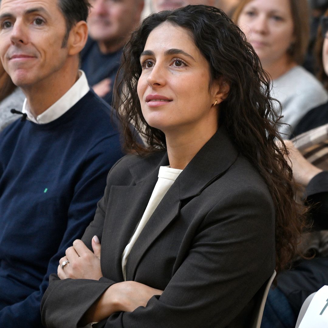 Mery Perelló aprueba el uniforme de la reina Letizia y el truco juvenil que lo cambia todo