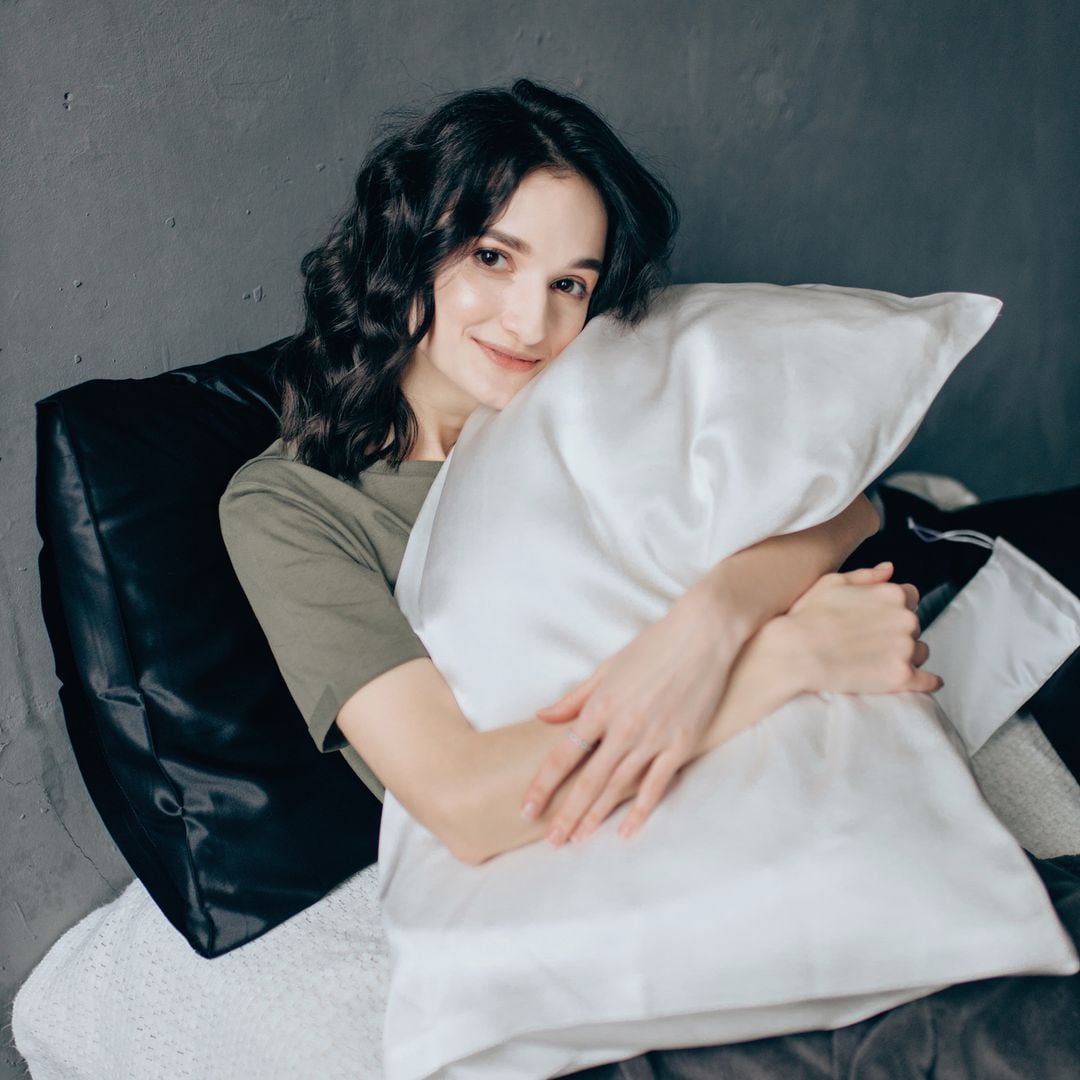 Las 6 mejores fundas de almohada de seda para una piel lisa y un cabello brillante