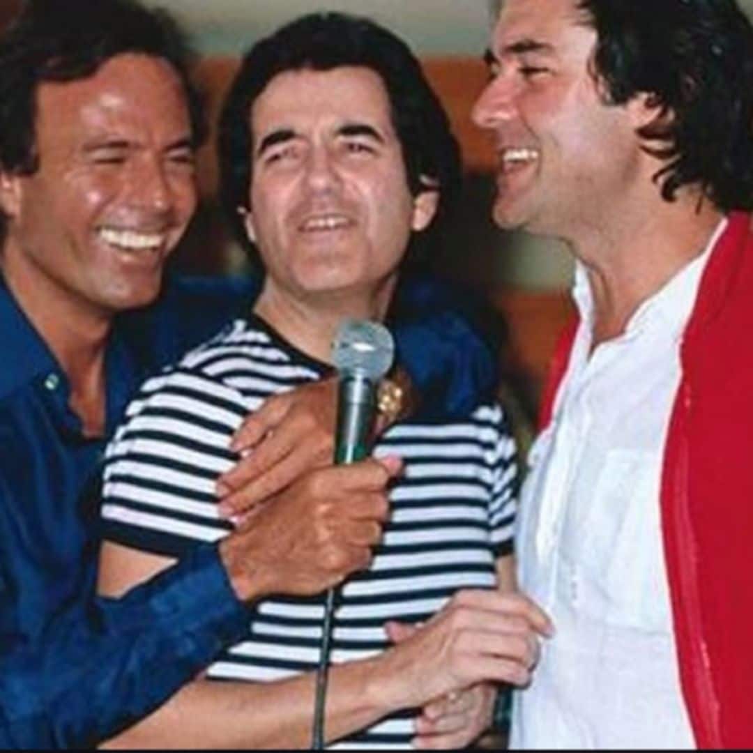 Julio Iglesias despide emocionado a Manolo de la Calva: "Cambió mi carrera para siempre"