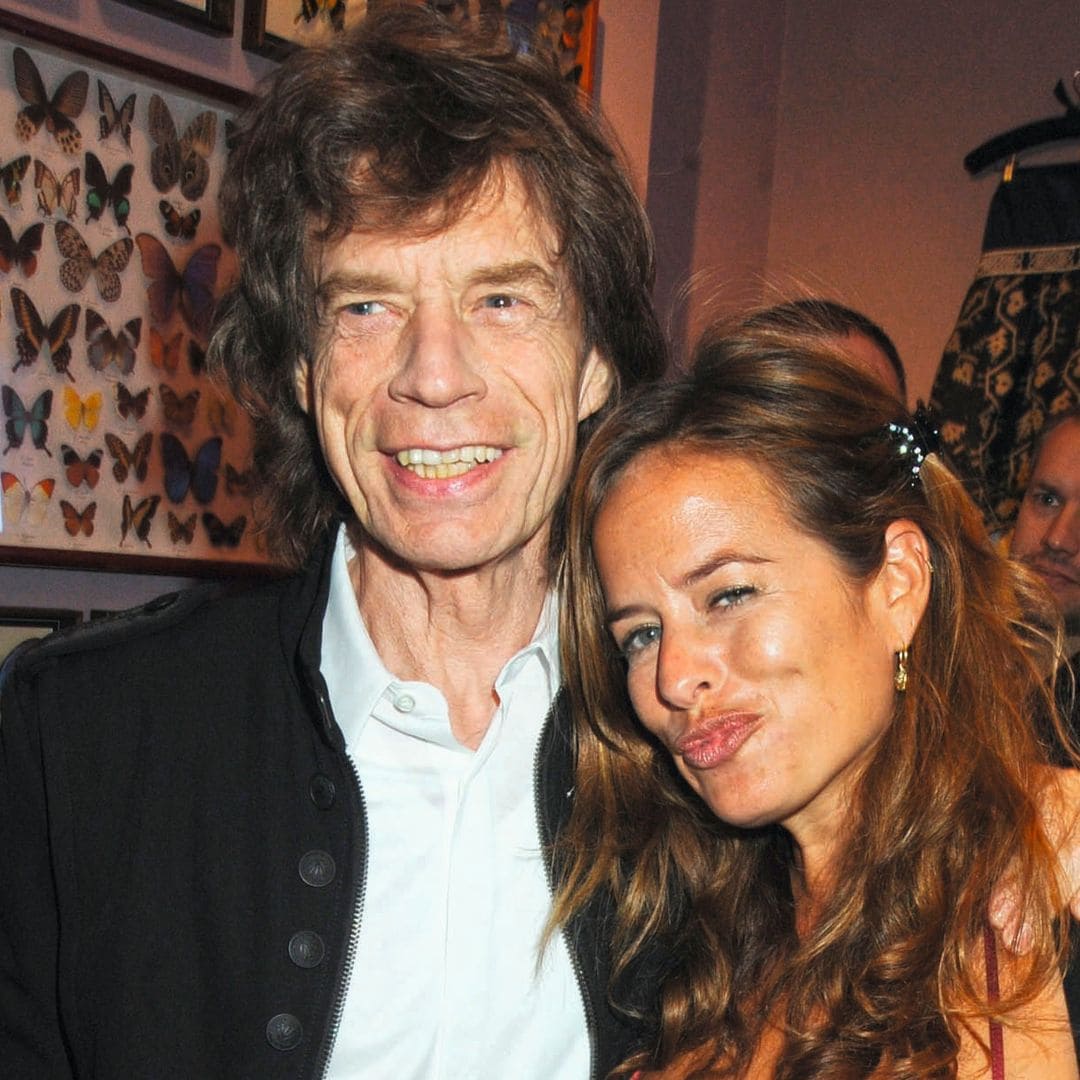 Jade posando en una divertida imagen con su padre, Mick Jagger