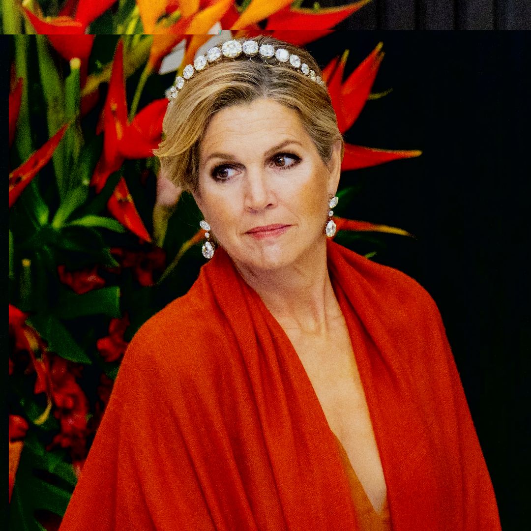 Máxima, impresionante de gala con un vestido de doble escotazo y la tiara de 27 diamantes