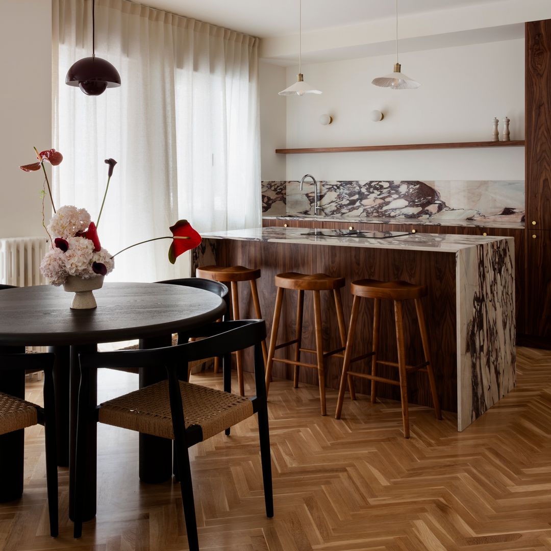 El ‘antes y después’ de una casa que elogia los materiales naturales en busca de la comodidad