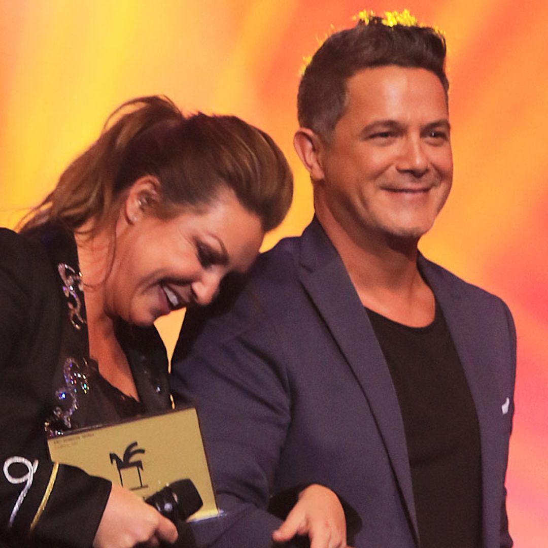 Alejandro Sanz revoluciona internet con una curiosa foto de joven con Niña Pastori