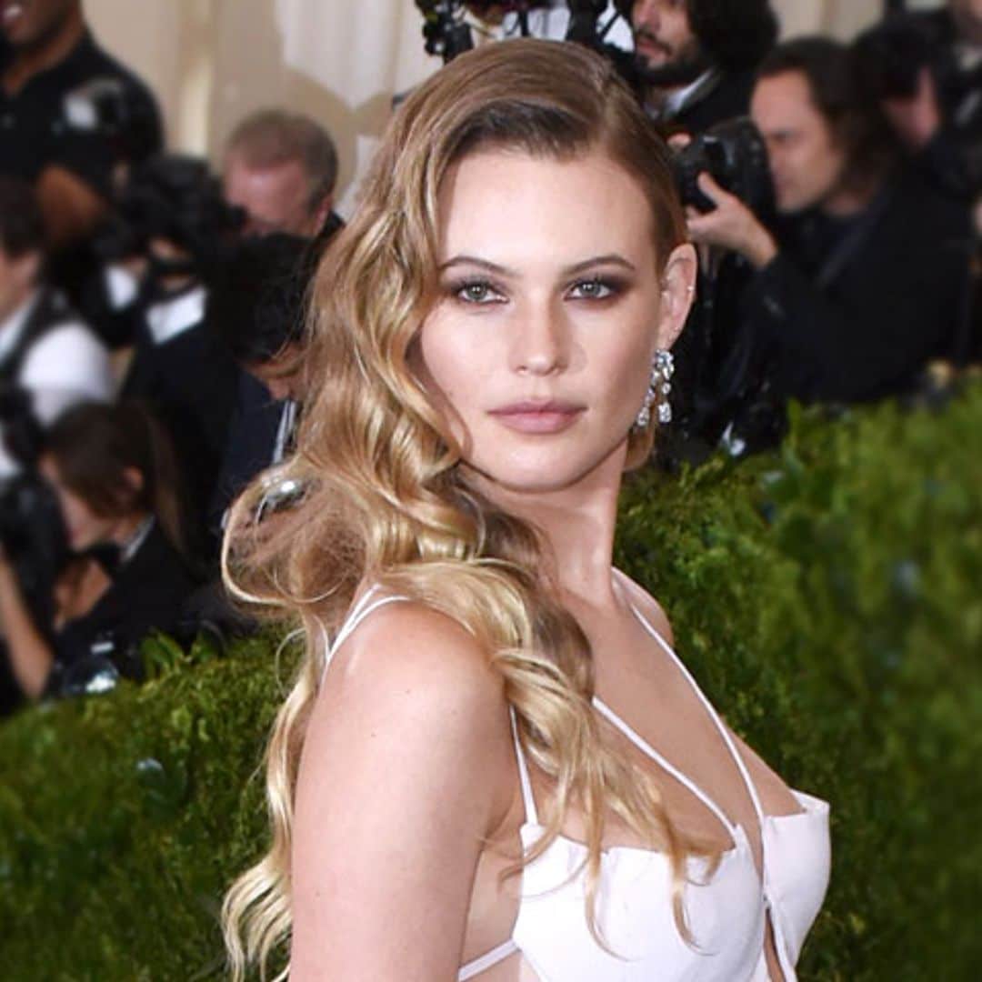 Behati Prinsloo recuerda su gran hito como modelo y enloquece a sus fans