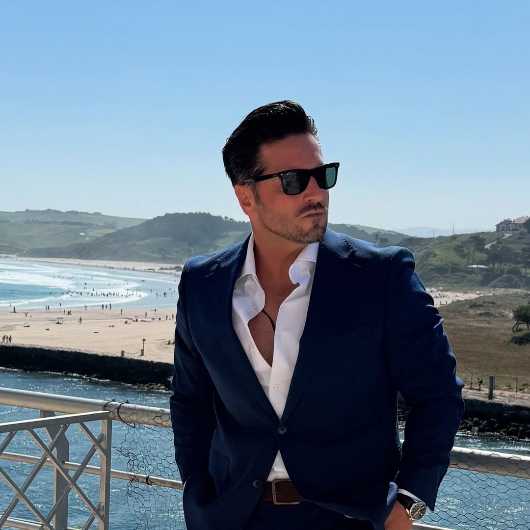 David Bustamante en su casa de San Vicente de la Barquera, Cantabria