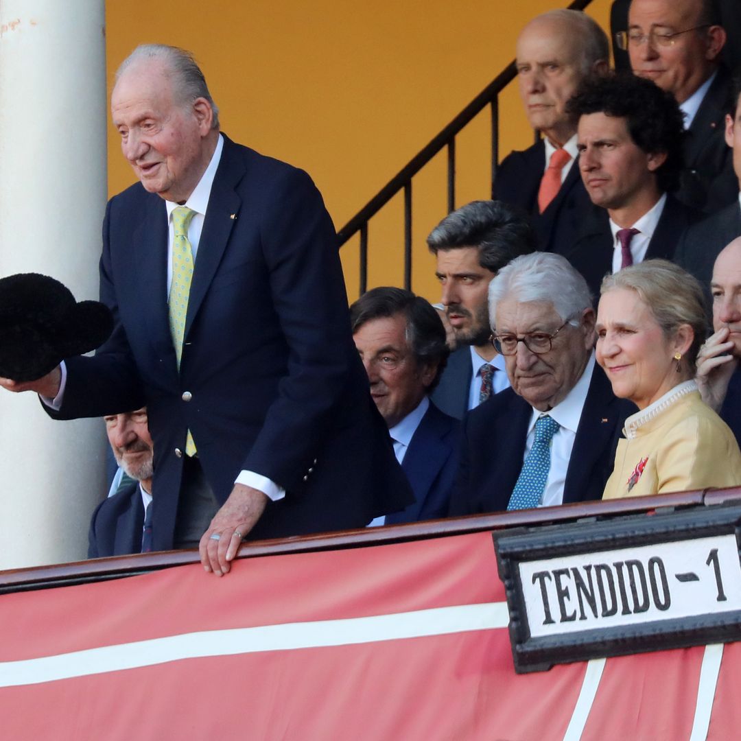 Apoteosis en la Maestranza con la atronadora ovación a Juan Carlos I y la reaparición de Morante de la Puebla, que le brinda un toro al Rey