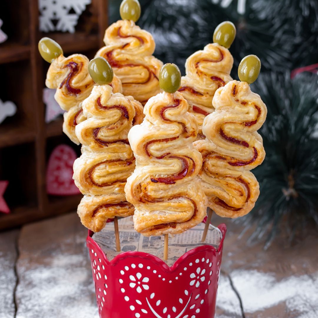 Árbol de hojaldre relleno de jamón y queso