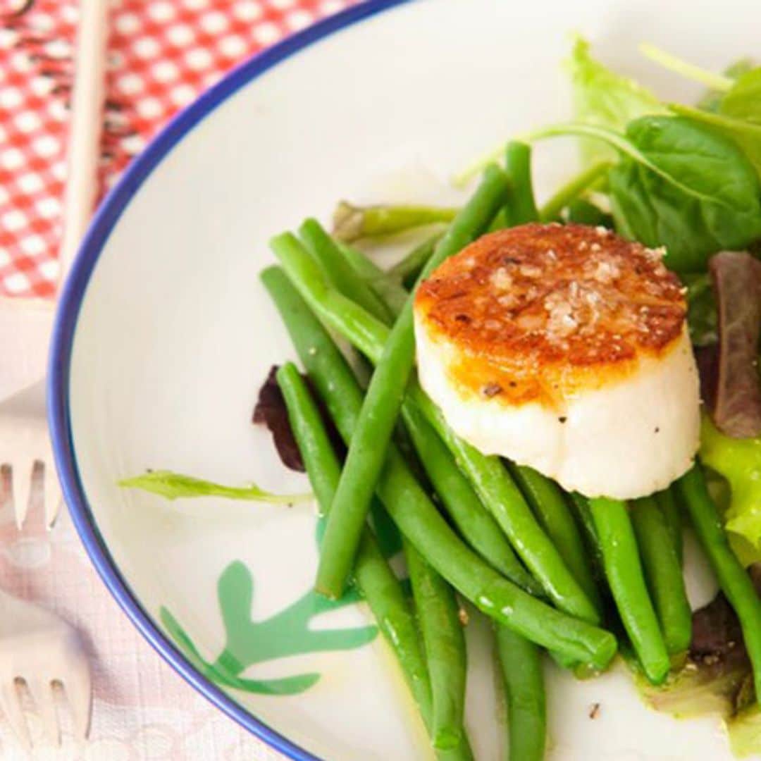 Ensalada de judías verdes, espinacas y vieiras