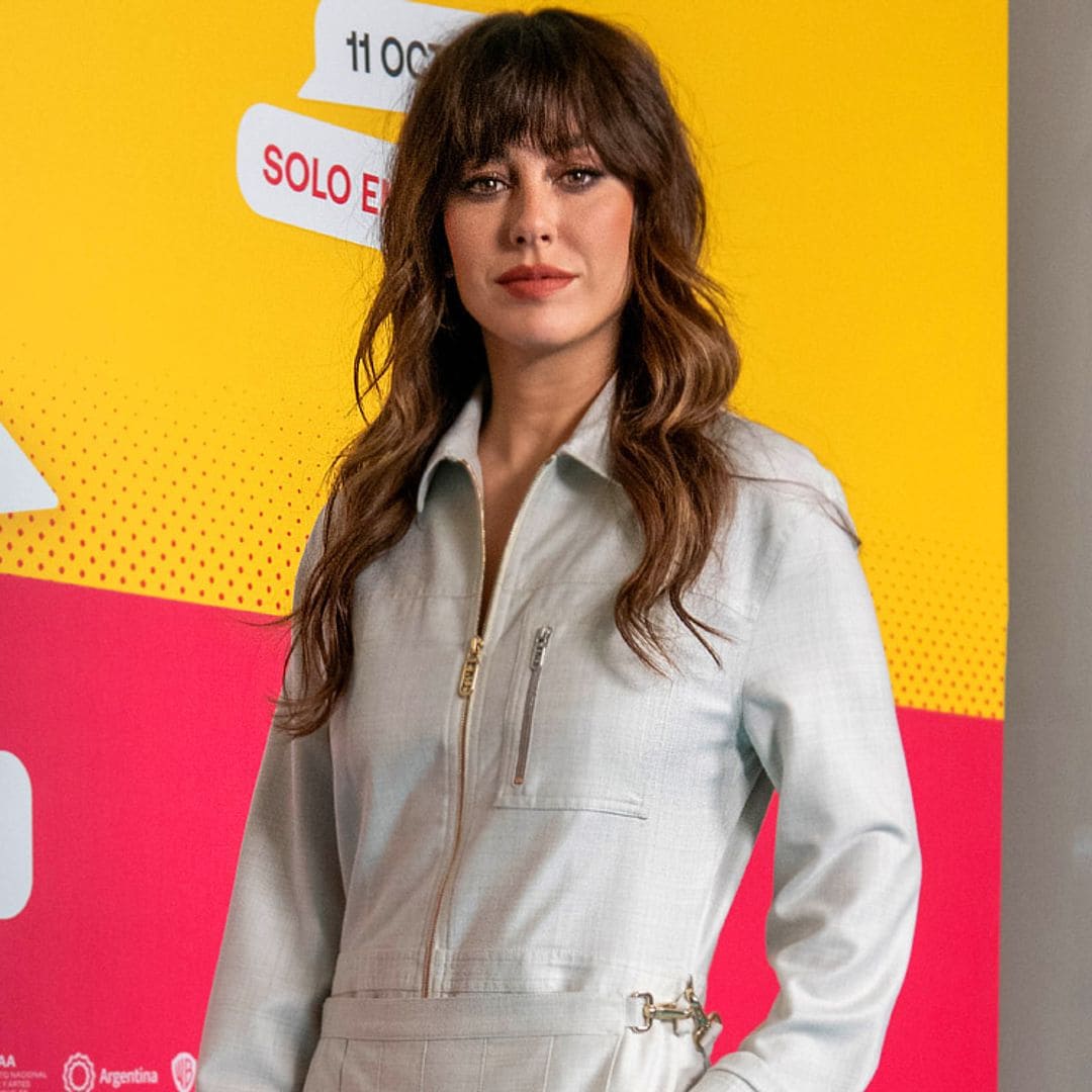 Blanca Suárez, la más transgresora con su mono y minifalda tableada para 'hacerse viral'