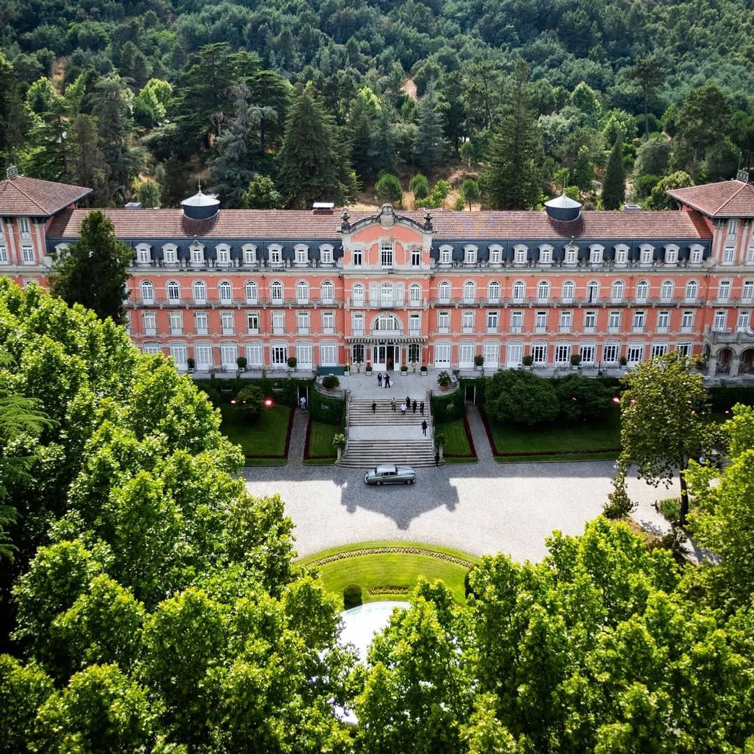 Lujo, aguas termales y encanto: así es la elegante ciudad de Portugal que conquistó a la realeza