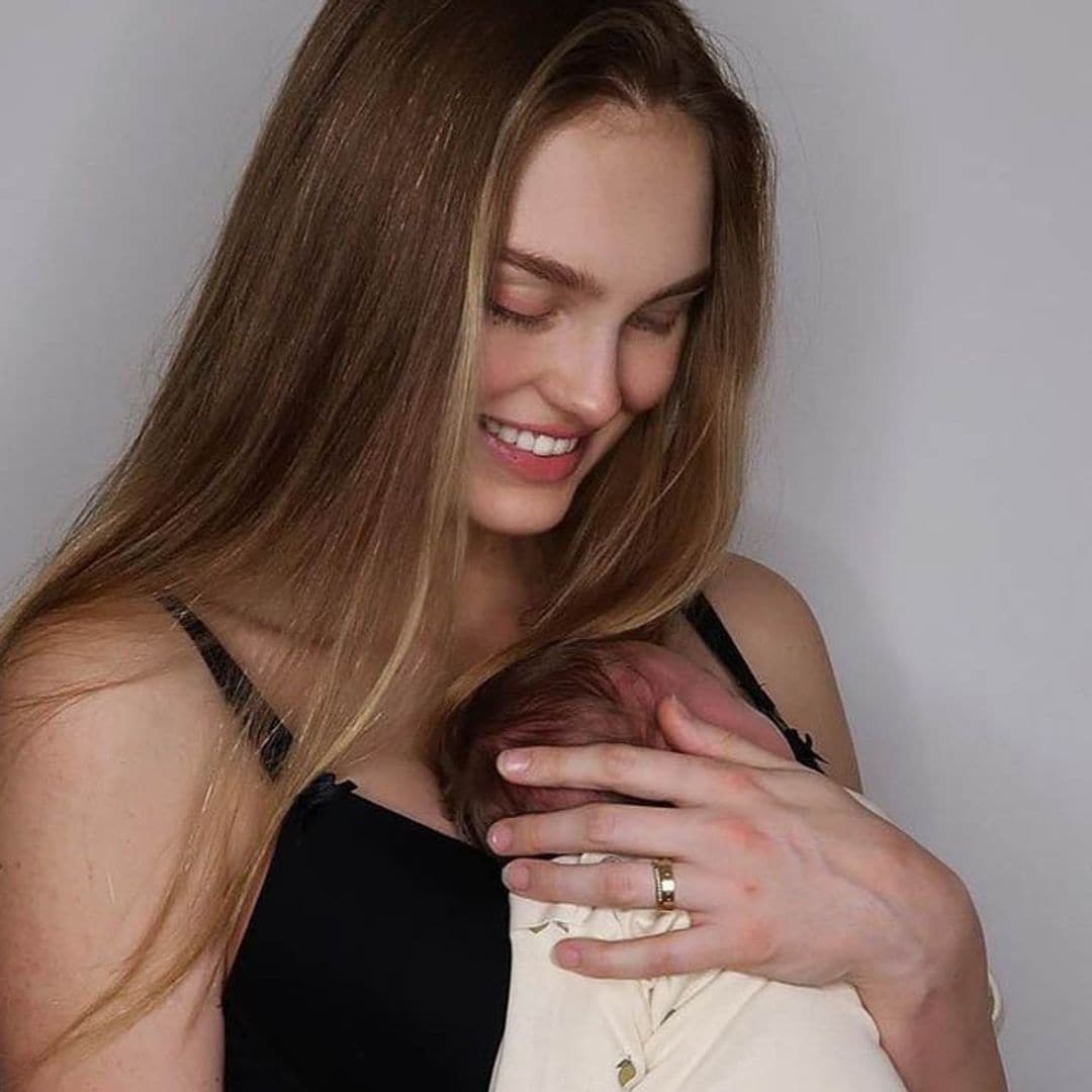 Nueve meses en cinco fotos, la evolución del embarazo de Romee Strijd