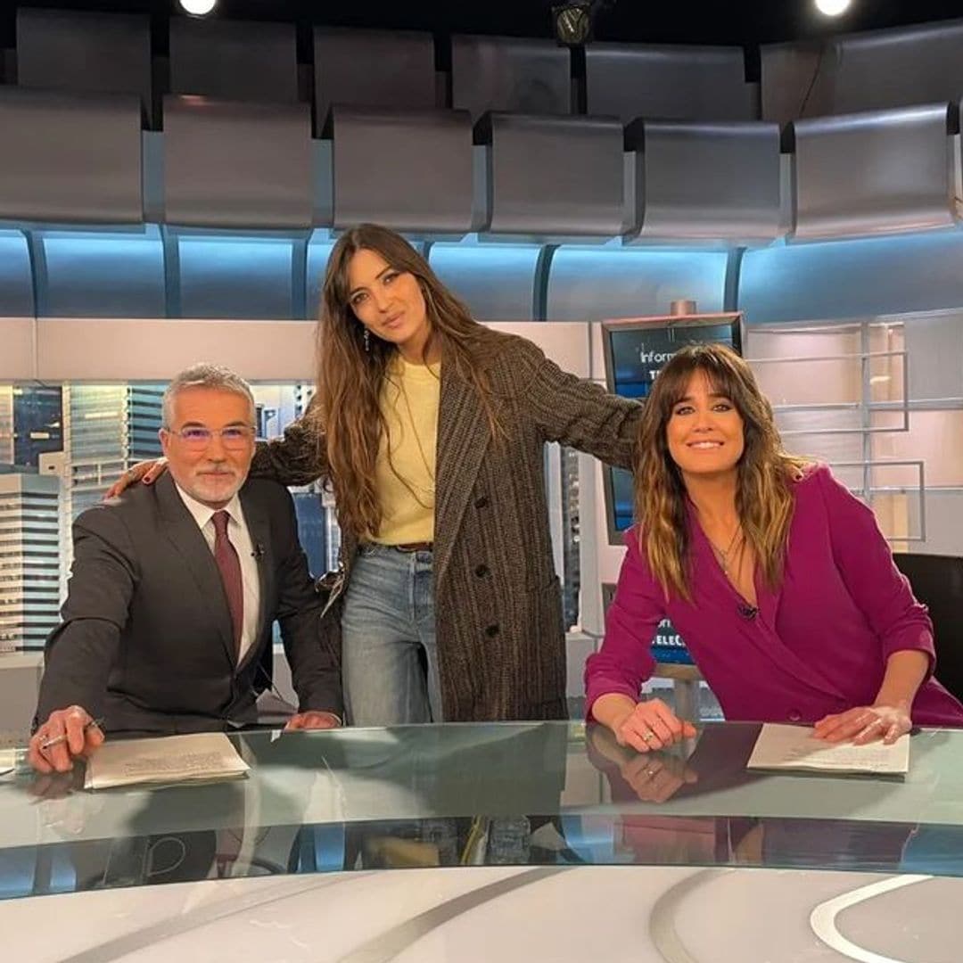 Sara Carbonero visitando a Isabel Jiménez y David Cantero en Informativos Telecinco