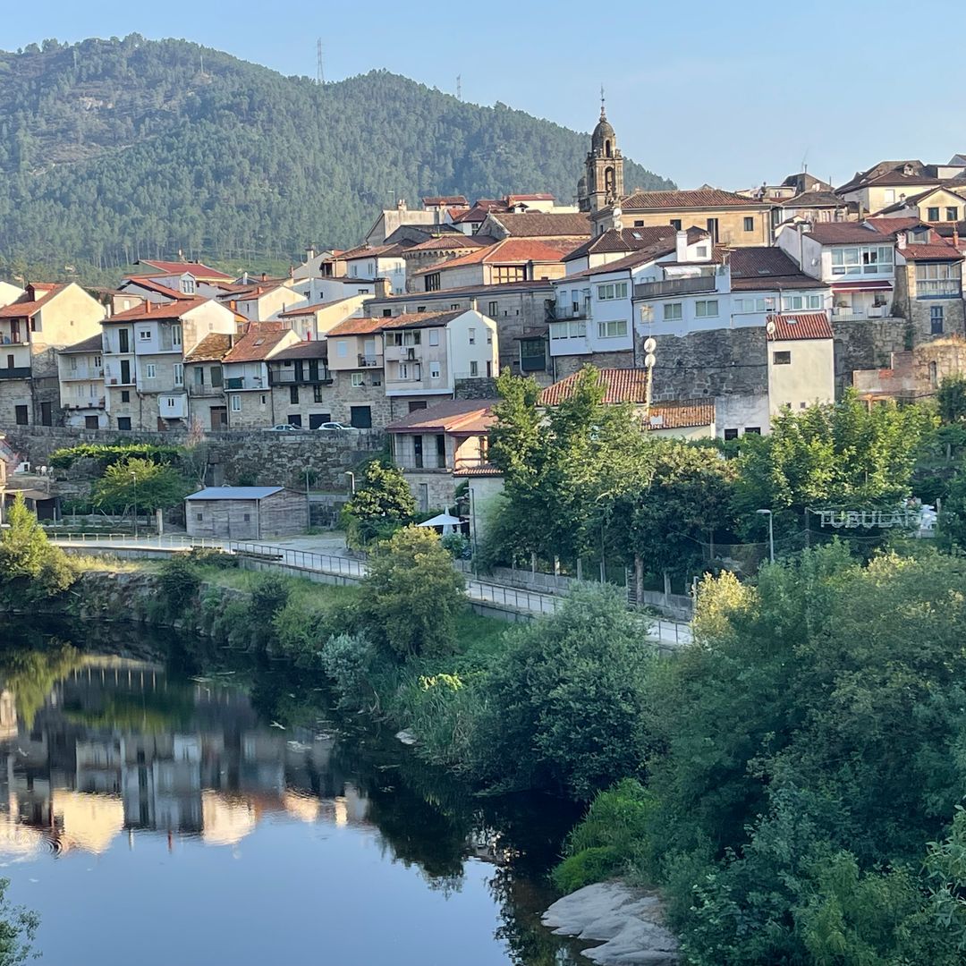Rivadabia, en Ourense, reconocido por la realización de eventos culturales singulares en los premios a los Pueblos Mágicos de España en 2025