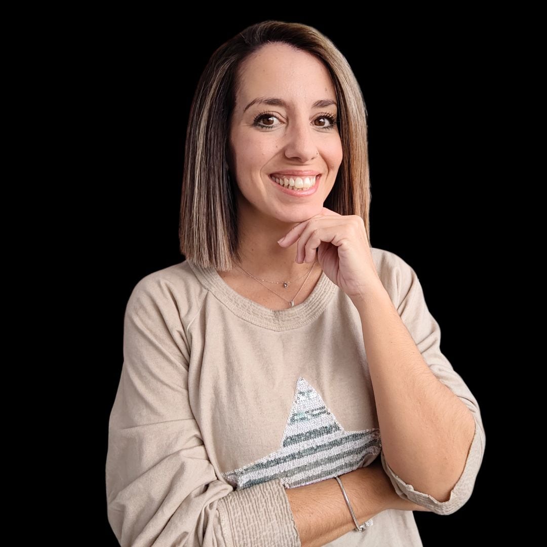 Tamara Hernán, educadora canina: "No hay que romantizar la convivencia entre niños y perros; estos no siempre tienen un instinto protector"