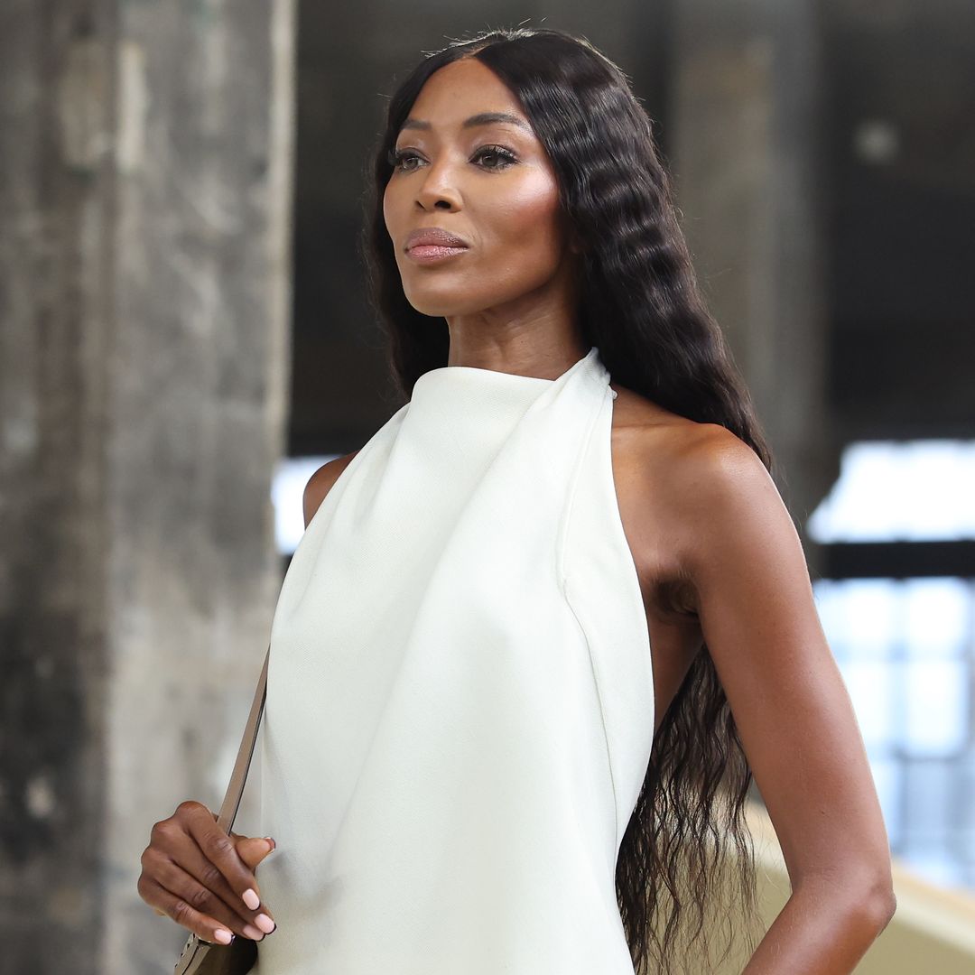 Naomi Campbell (55) y sus manos que no envejecen a examen: "Cuando el autocuidado es constante, la piel responde muy bien"
