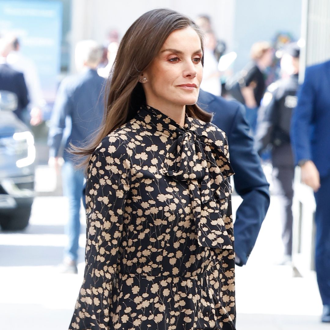 La reina Letizia recupera su vestido floral de Massimo Dutti en su apoyo al pueblo gitano