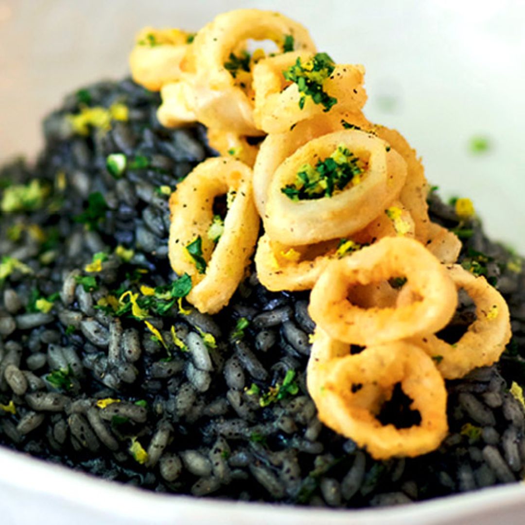 Arroz negro con chipirones a la andaluza