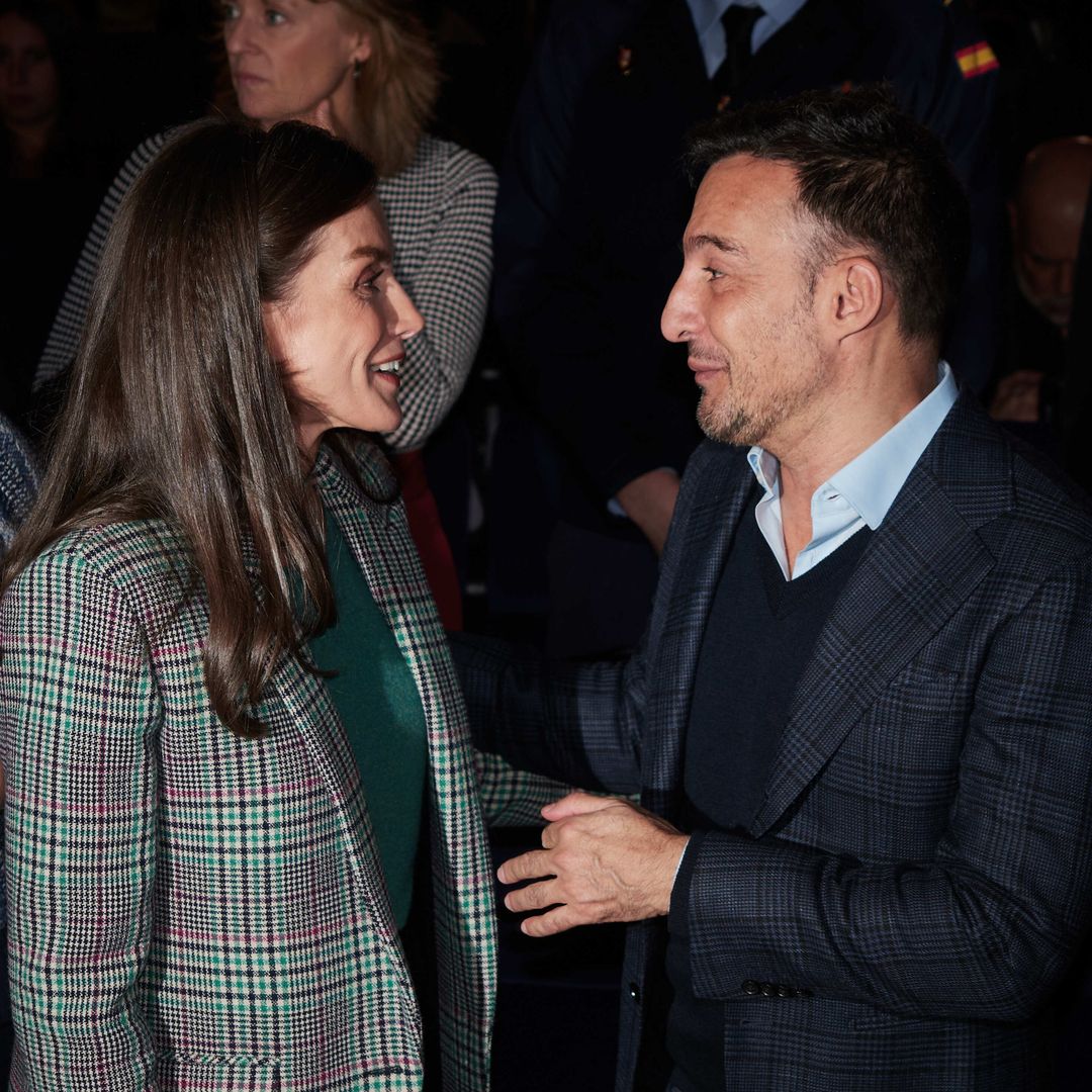 La reina Letizia se reencuentra con Amenábar en Navarra para ver su película más premiada