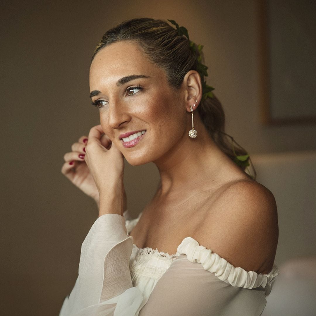 Pendientes largos para novias: el accesorio en clave 'maxi' que consigue un efecto buena cara al instante