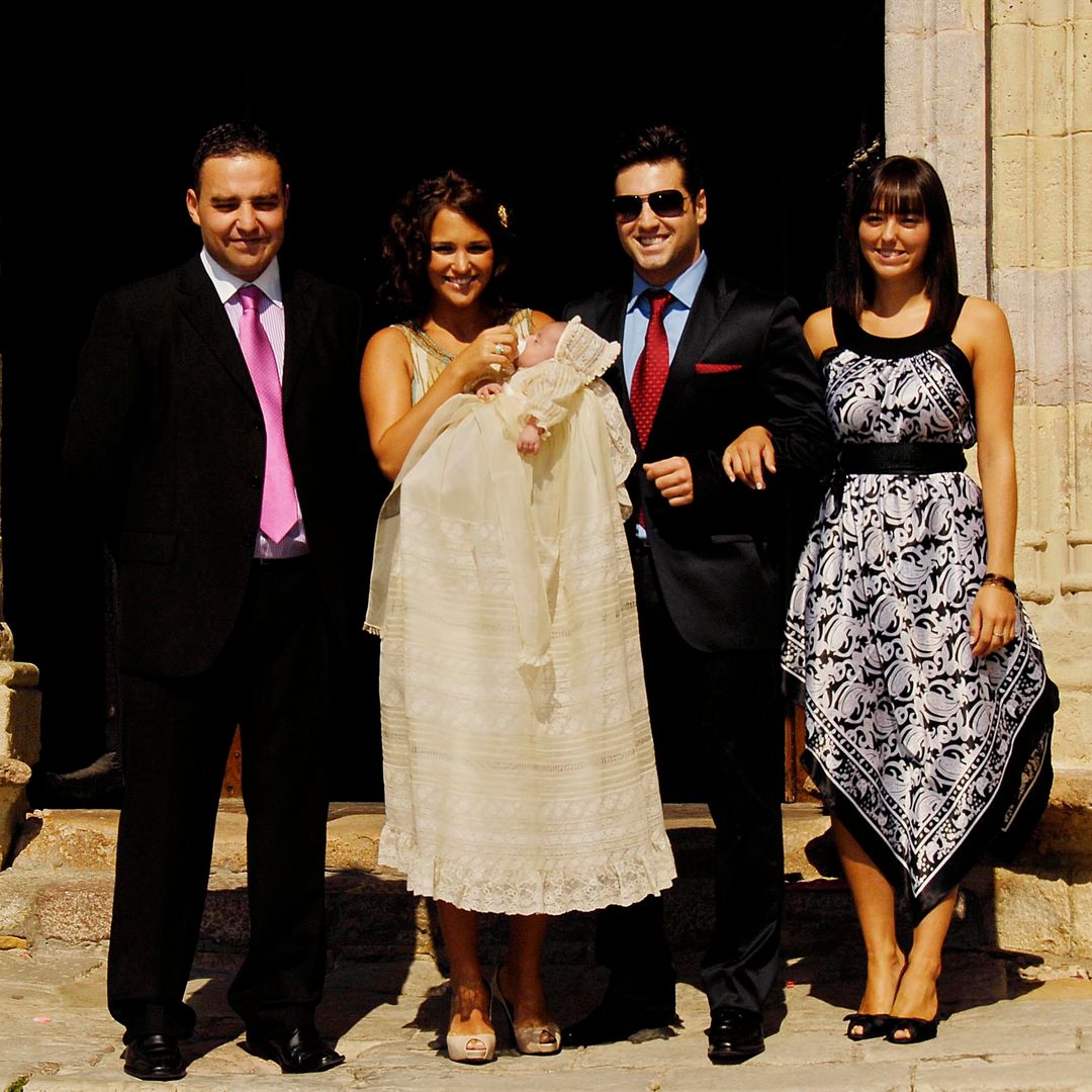 David Bustamante y Paula Echevarría, felices y orgullosos, en el bautizo de su hija Daniella, celebrado el 28 de septiembre de 2008 en San Vicente de la Barquera