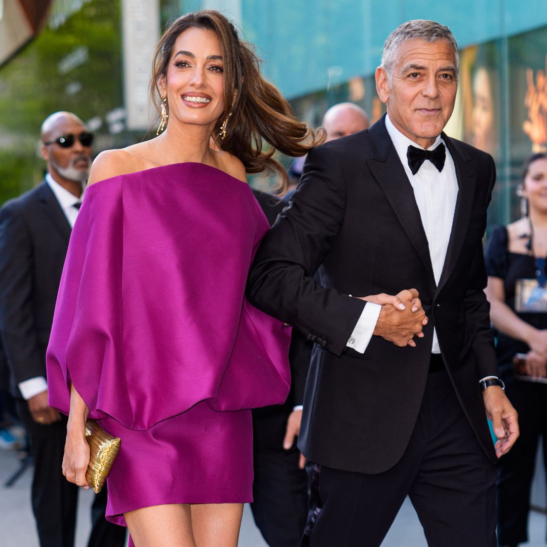 George y Amal Clooney cambian el campo por el 'glamour' de Nueva York: las espectaculares imágenes de su última cita