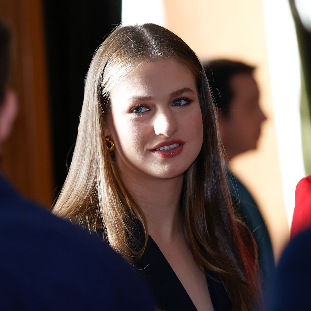 Leonor manda un mensaje al recuperar el traje diplomático que estrenó en Navarra hace un mes