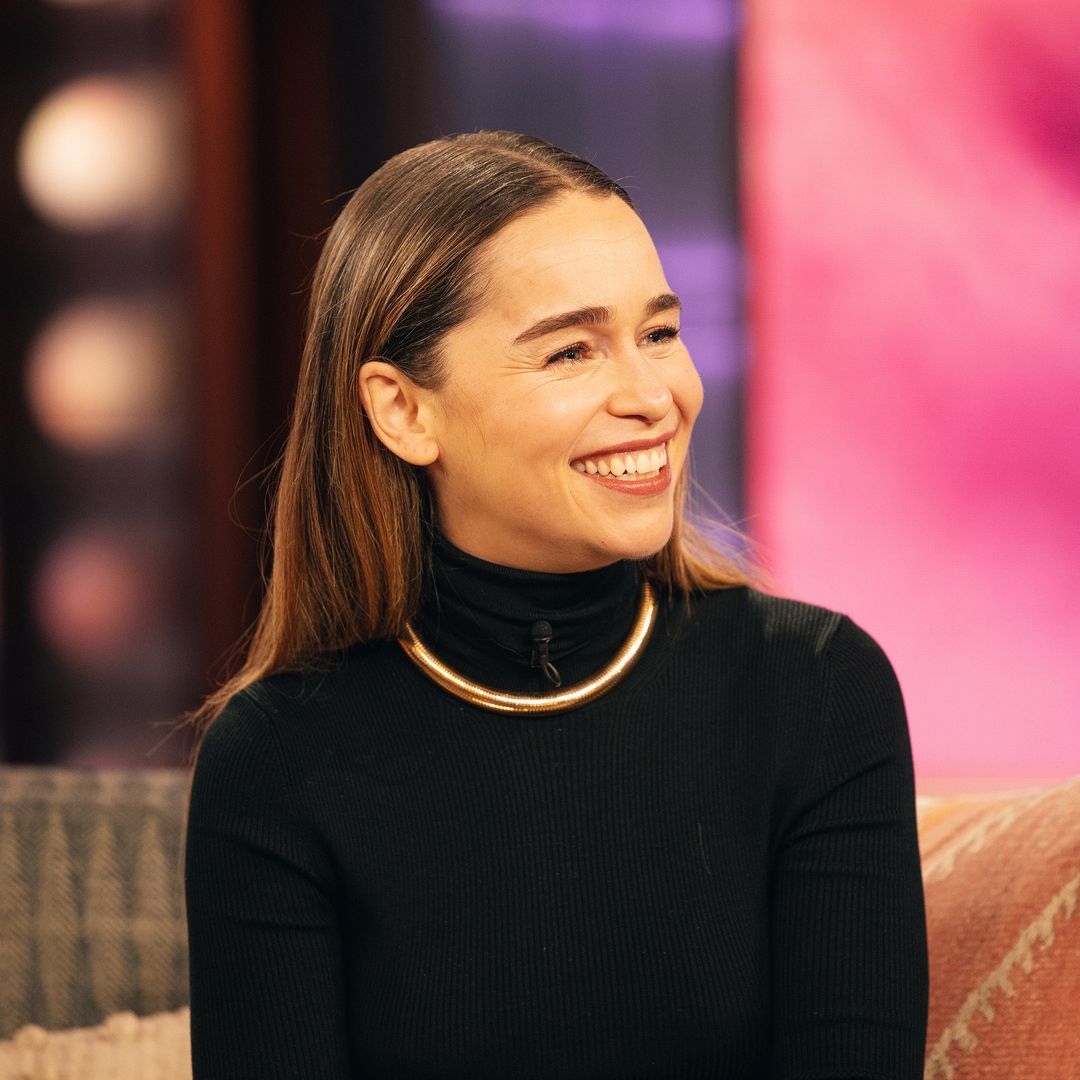 Cómo la actriz Emilia Clarke "engañó" a su cuerpo tras sufrir dos hemorragias cerebrales en 'Juego de Tronos': "Estaba destinada a morir"
