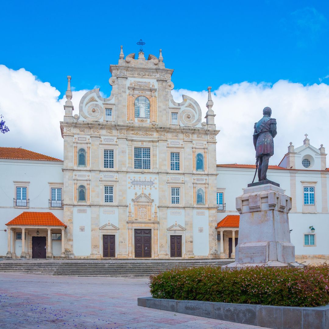 La ciudad medieval conocida como la capital del gótico portugués que combina historia, arte y buena gastronomía