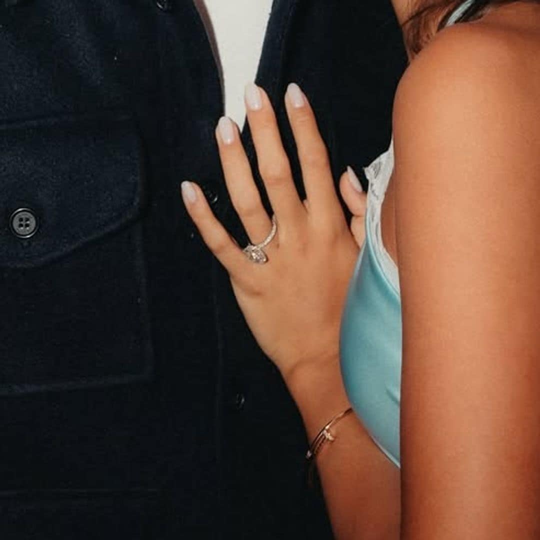 Acercamiento al anillo de Alexandra